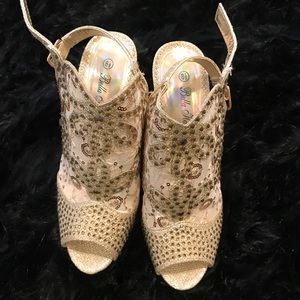 Bella Hanna pumps (heels)